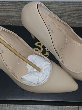 Charles David Pact Nude Pumps